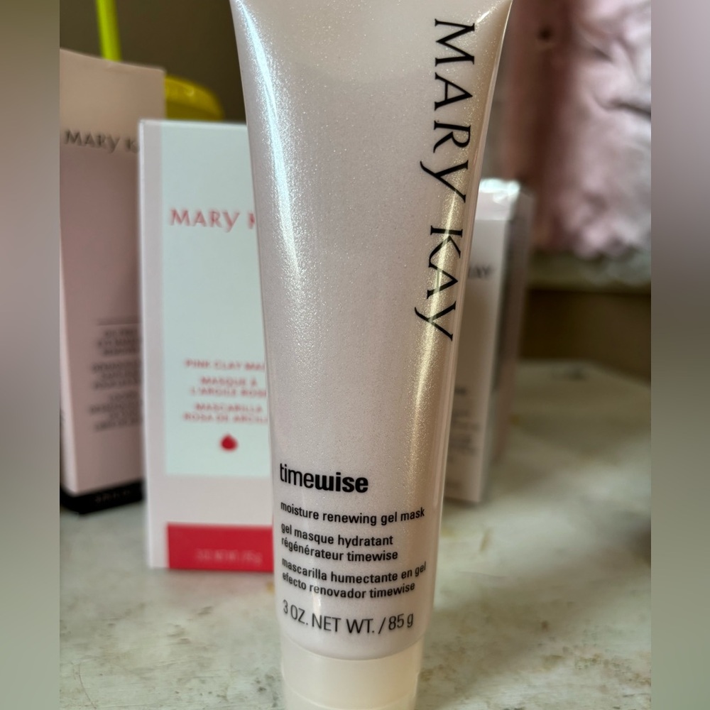 Mary Kay Moisture Renewing Gel Mask
